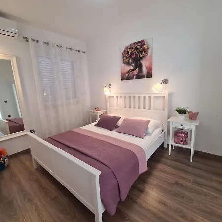Iva Mokalo *